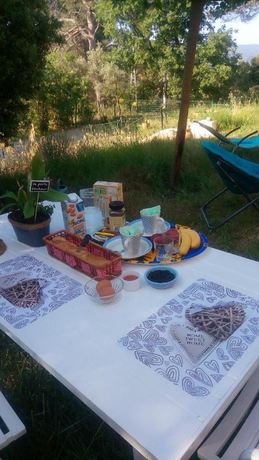 Les Cigales Bed & Breakfast Villelaure Ngoại thất bức ảnh